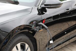E Auto laden